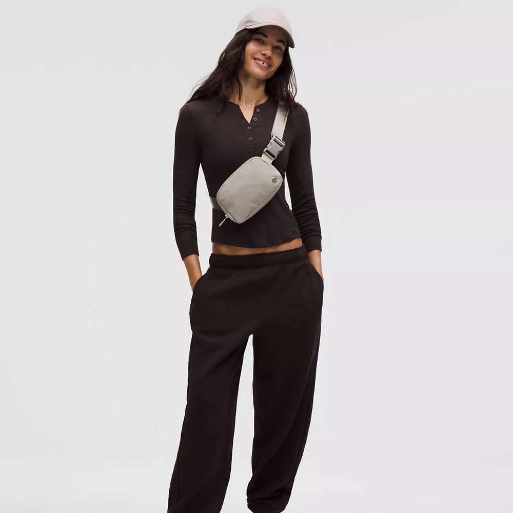 LULULEMON EVERYWHERE BELT BAG 1L — WARM ASH GREY — NWT